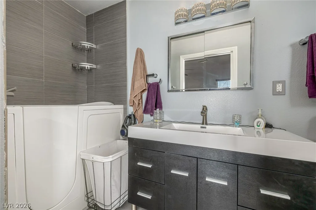 5204 Holmby, Las Vegas, NV 89146