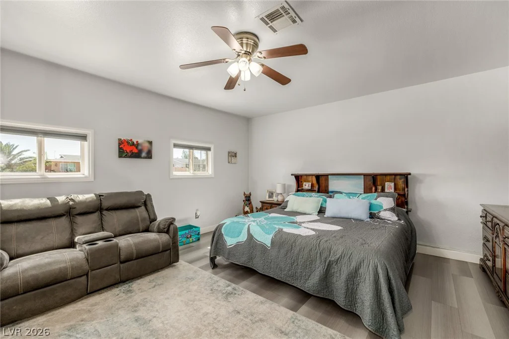 5204 Holmby, Las Vegas, NV 89146
