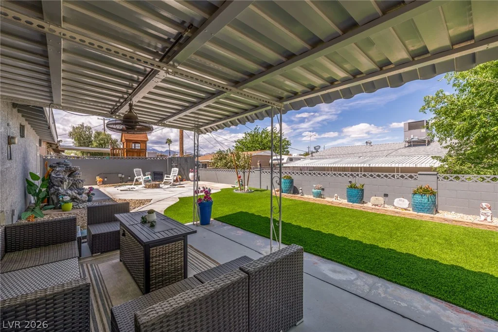 5204 Holmby, Las Vegas, NV 89146
