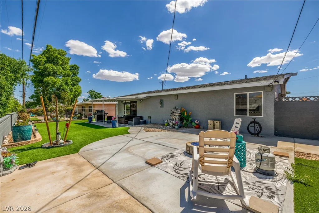 5204 Holmby, Las Vegas, NV 89146