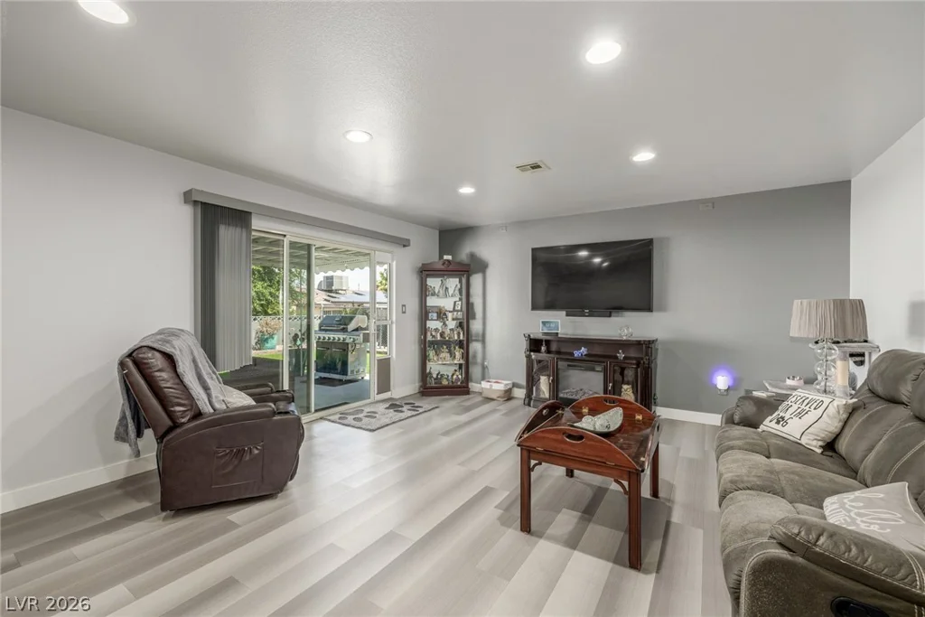 5204 Holmby, Las Vegas, NV 89146