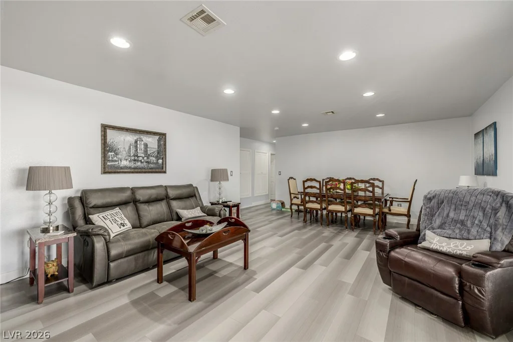 5204 Holmby, Las Vegas, NV 89146