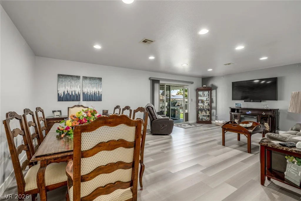 5204 Holmby, Las Vegas, NV 89146