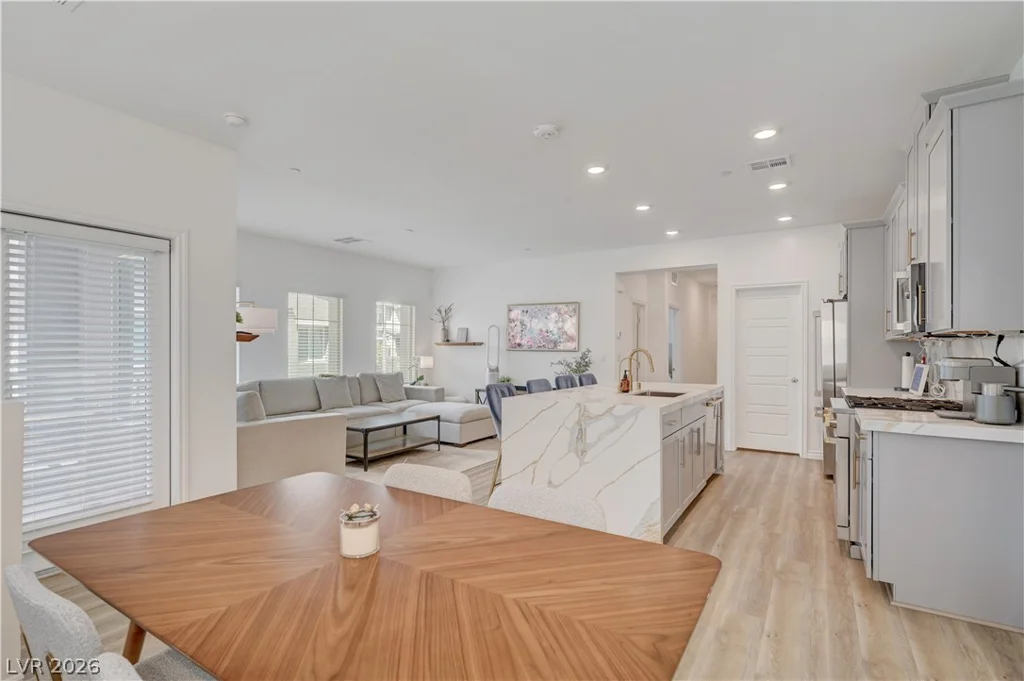 600 Carriage Hill, Las Vegas, NV 89138
