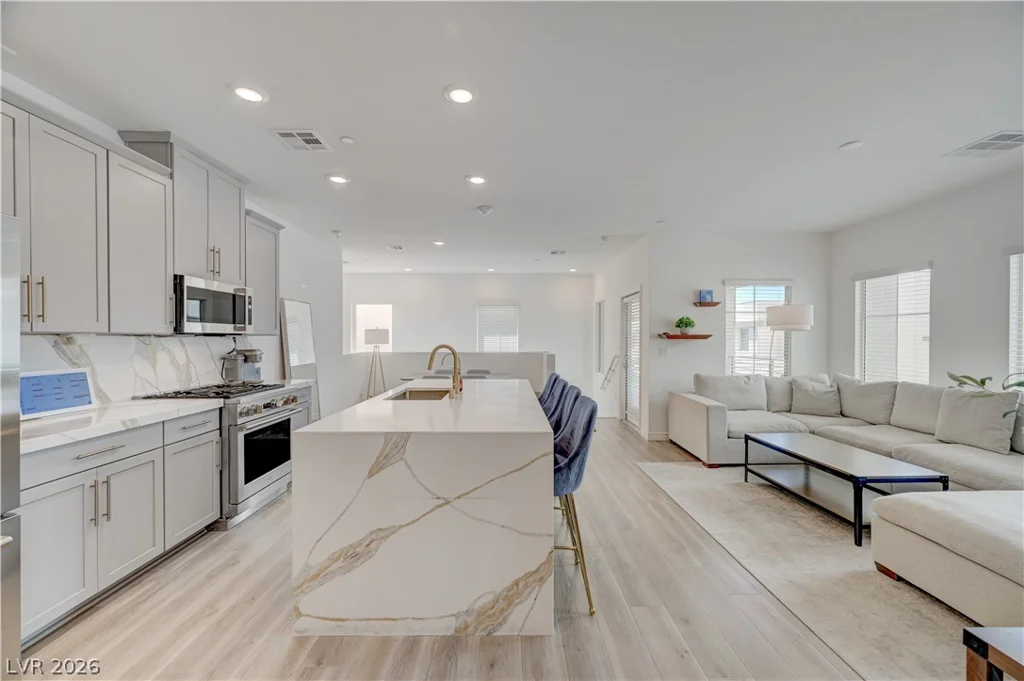 600 Carriage Hill, Las Vegas, NV 89138