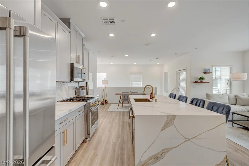 600 Carriage Hill, Las Vegas, NV 89138