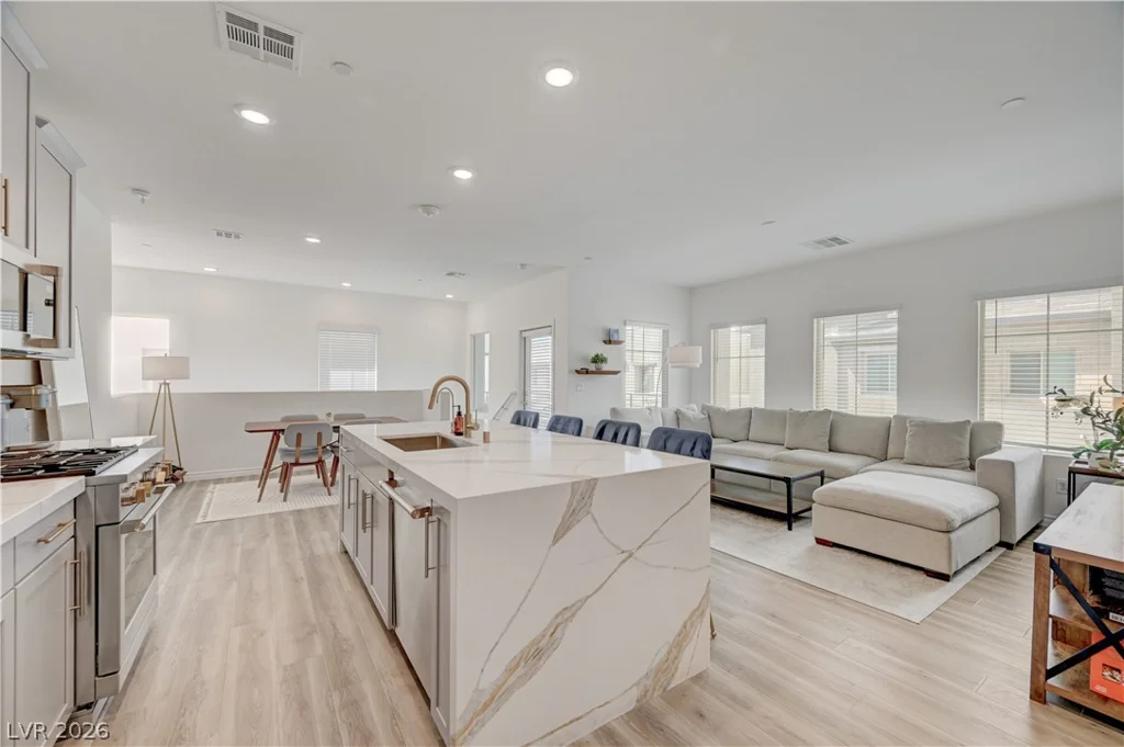 600 Carriage Hill, Las Vegas, NV 89138