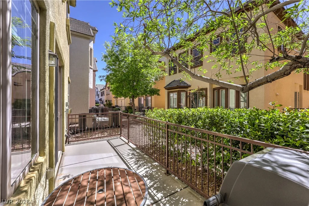 9209 DALMAHOY, Las Vegas, NV 89145