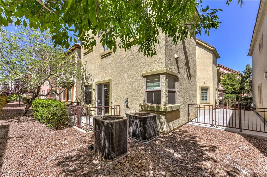 9209 DALMAHOY, Las Vegas, NV 89145