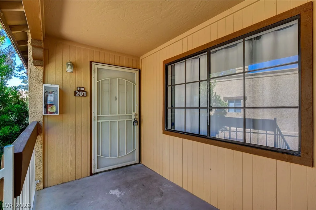 5118 Jones, Las Vegas, NV 89118