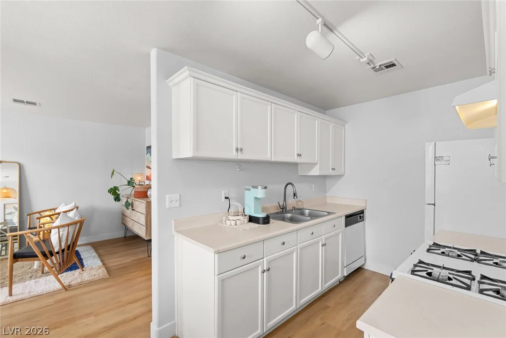 5330 Charleston, Las Vegas, NV 89142