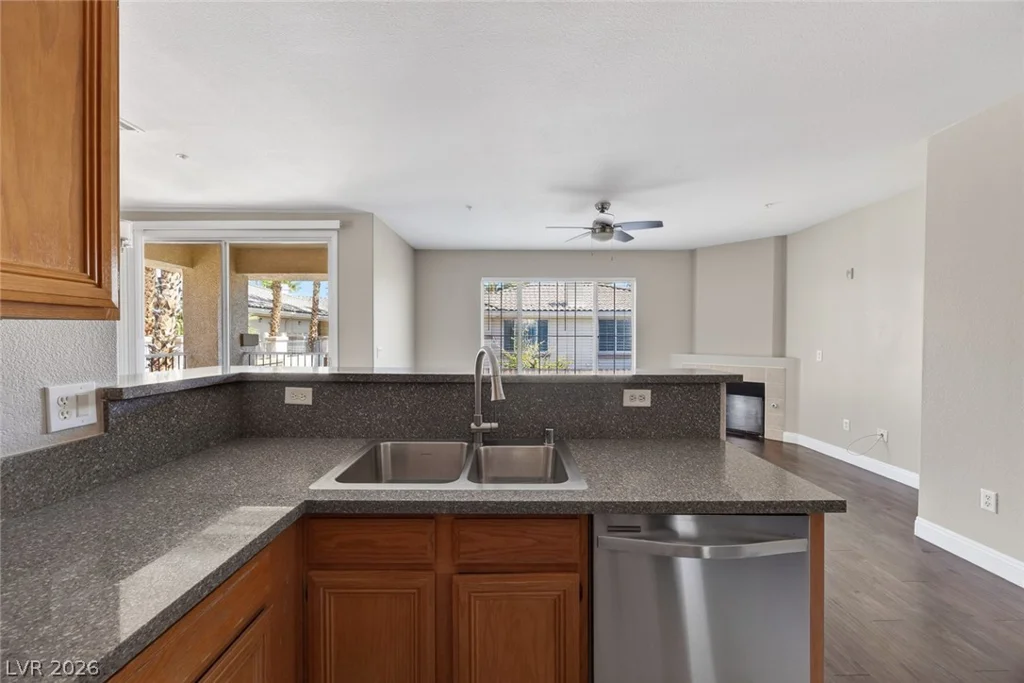 7135 Durango, Las Vegas, NV 89113