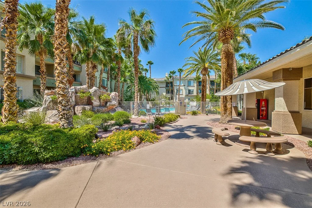 7135 Durango, Las Vegas, NV 89113