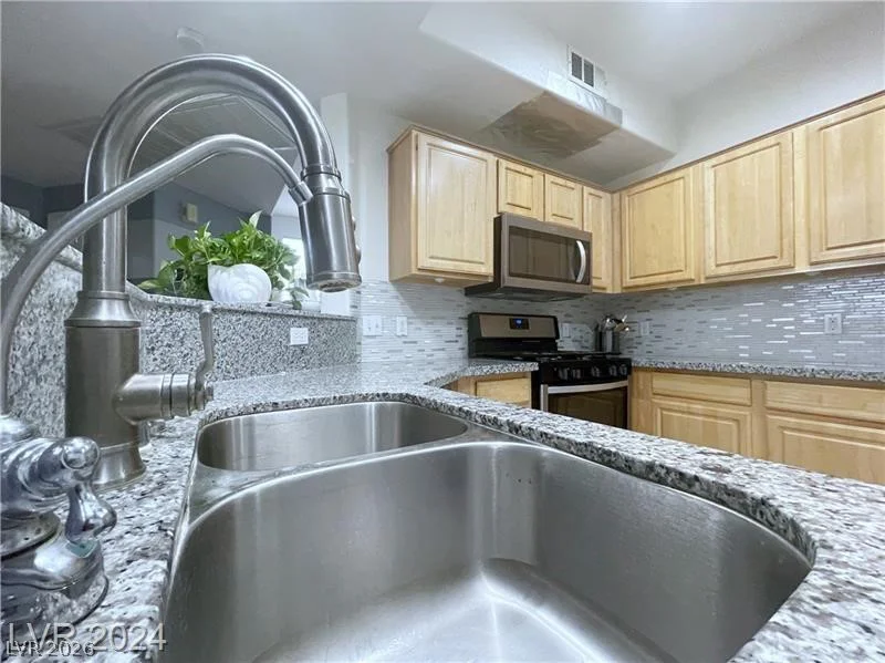 5855 Valley, North Las Vegas, NV 89031