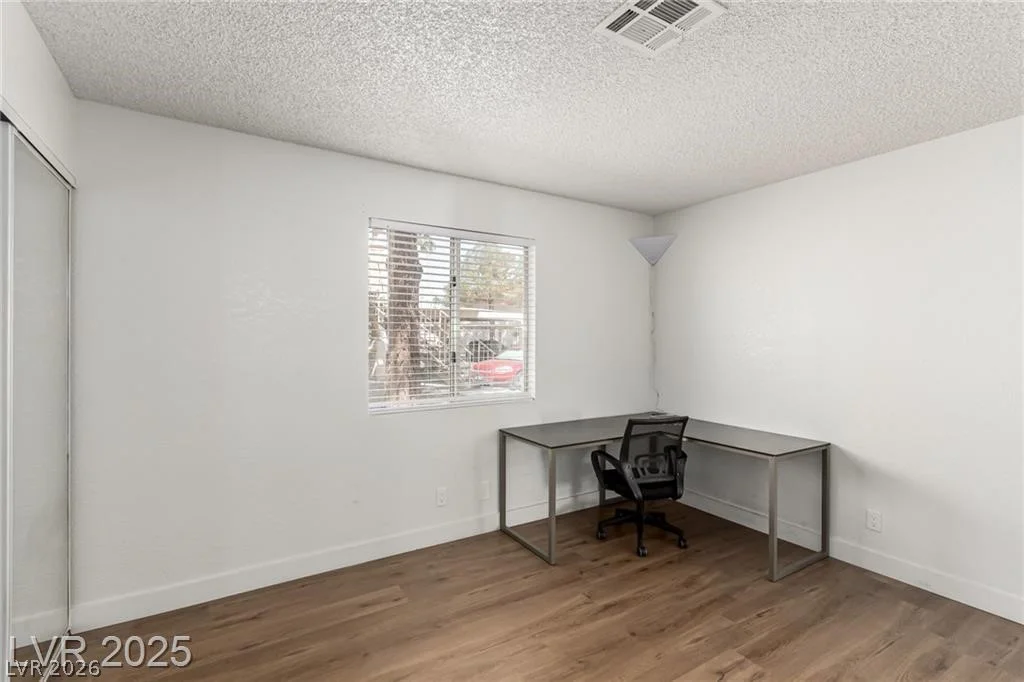 905 Sulphur Springs, Las Vegas, NV 89128