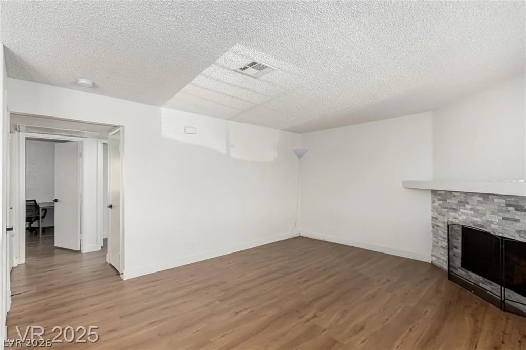 905 Sulphur Springs, Las Vegas, NV 89128