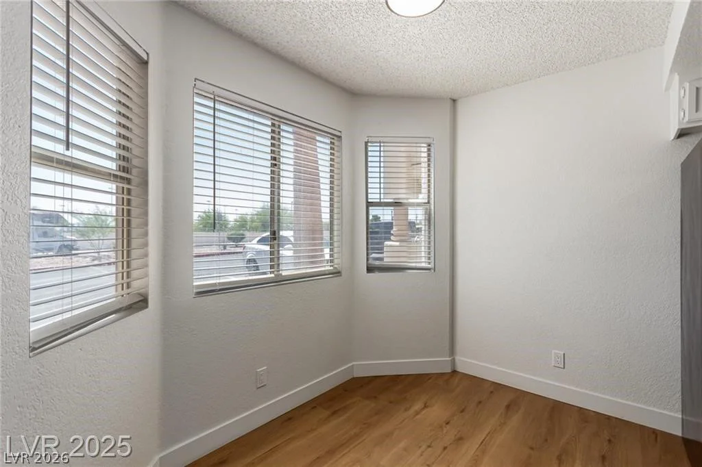 905 Sulphur Springs, Las Vegas, NV 89128