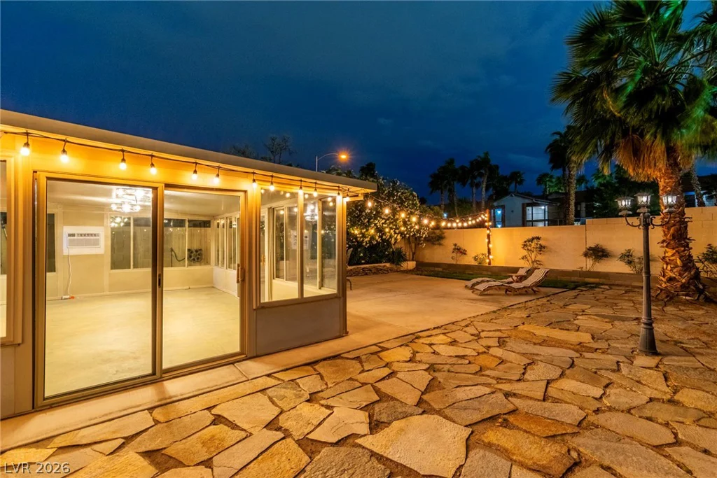 2457 Swan, Las Vegas, NV 89121