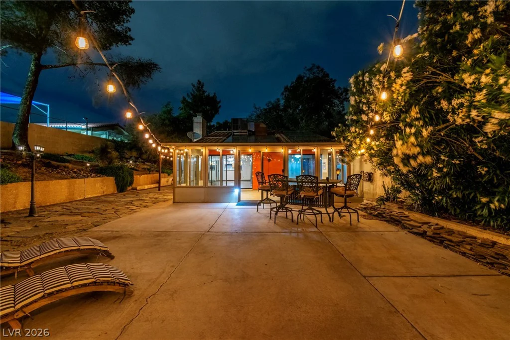 2457 Swan, Las Vegas, NV 89121