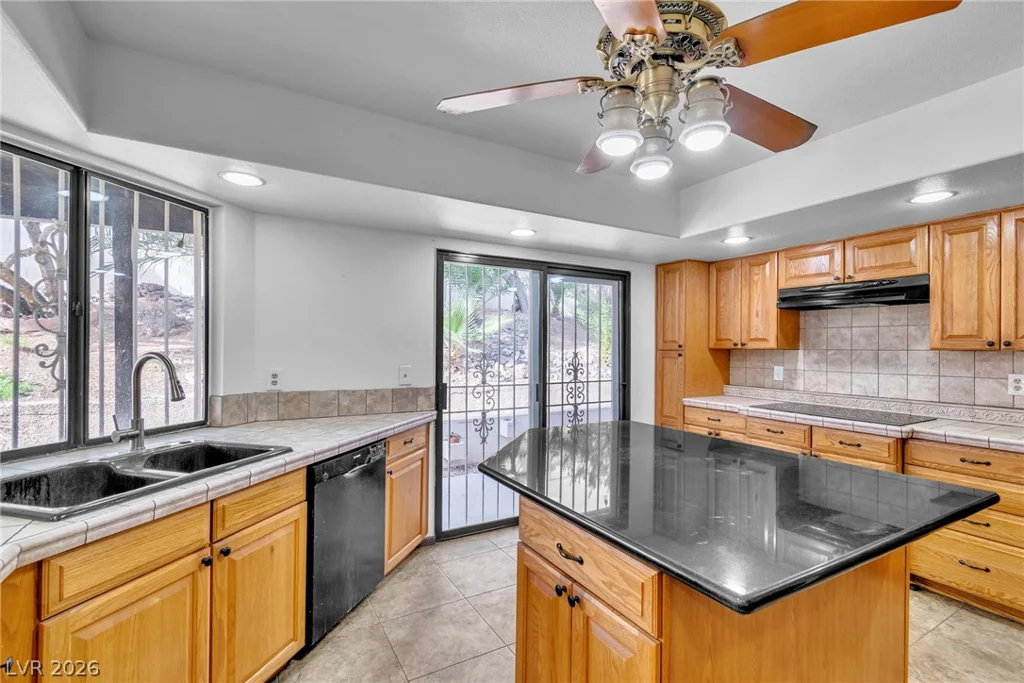 2457 Swan, Las Vegas, NV 89121