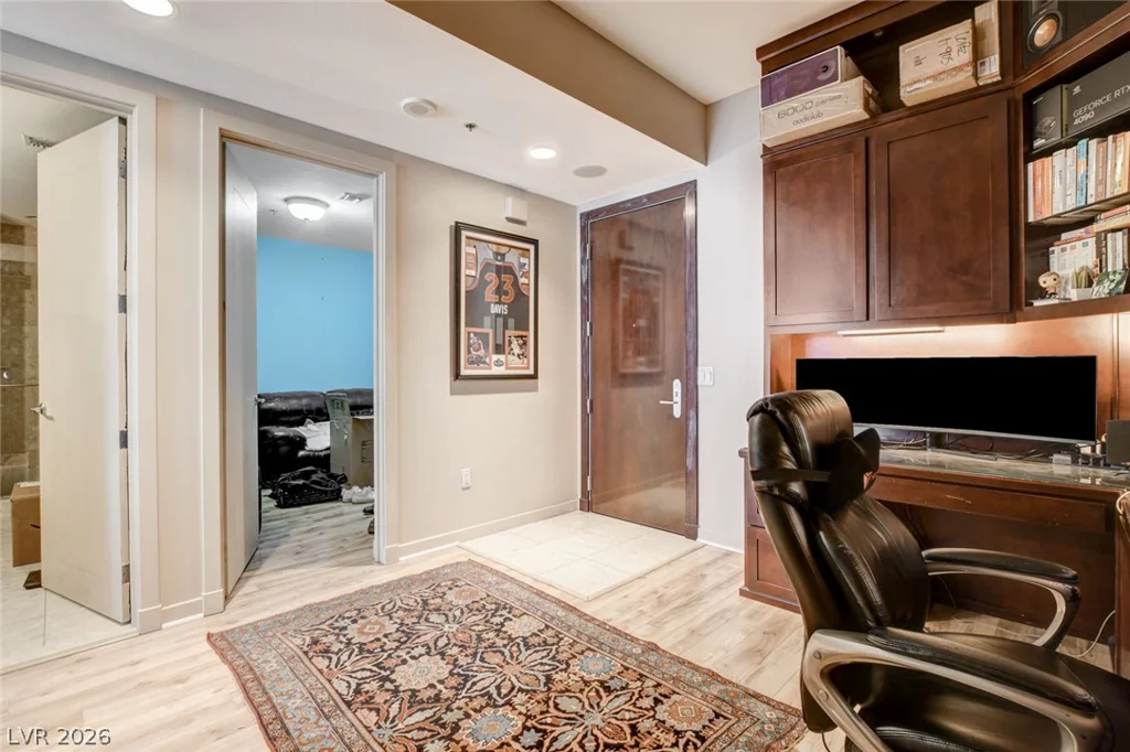 4525 Dean Martin, Las Vegas, NV 89103
