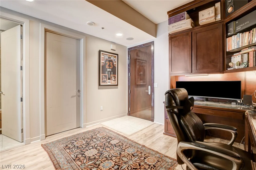 4525 Dean Martin, Las Vegas, NV 89103