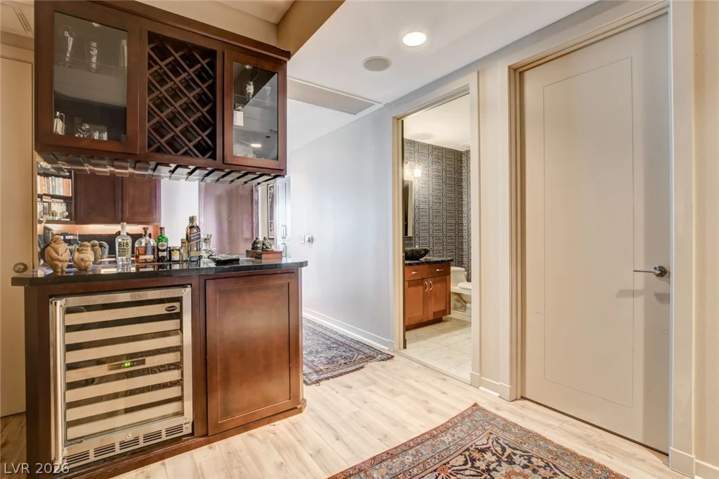 4525 Dean Martin, Las Vegas, NV 89103