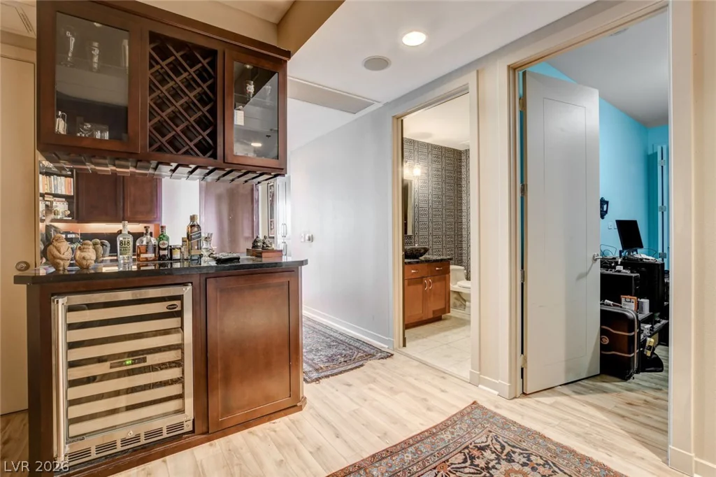 4525 Dean Martin, Las Vegas, NV 89103