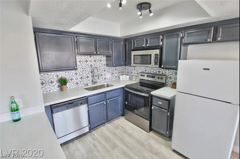 7937 Diamond Rock, Las Vegas, NV 89128