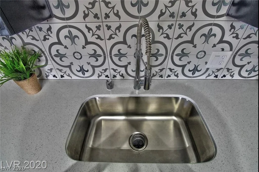 7937 Diamond Rock, Las Vegas, NV 89128
