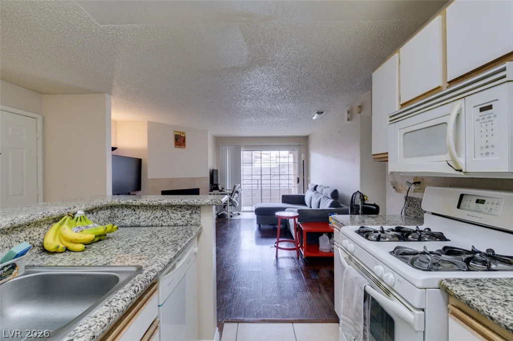 2200 Fort Apache, Las Vegas, NV 89117