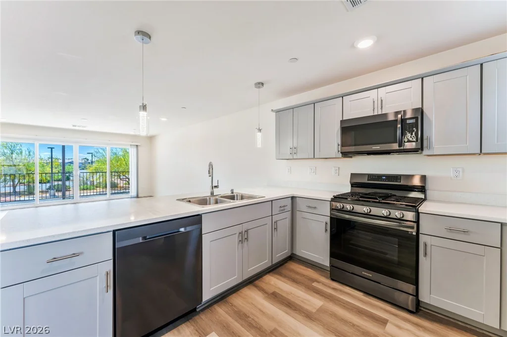 10083 Vibrant Moon, Las Vegas, NV 89129