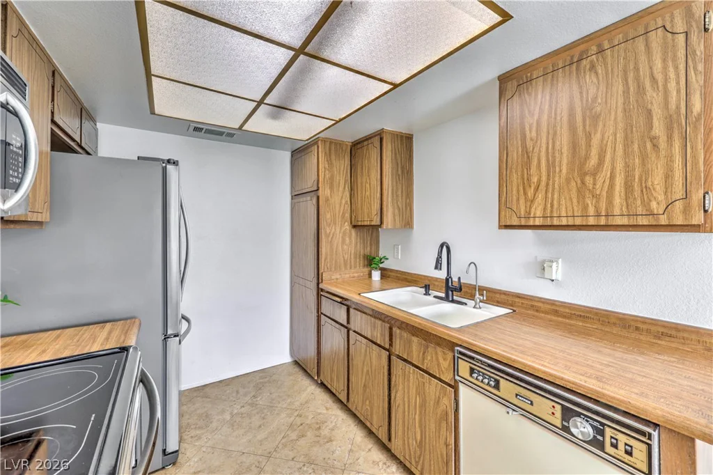 1101 Willow Tree, Las Vegas, NV 89128