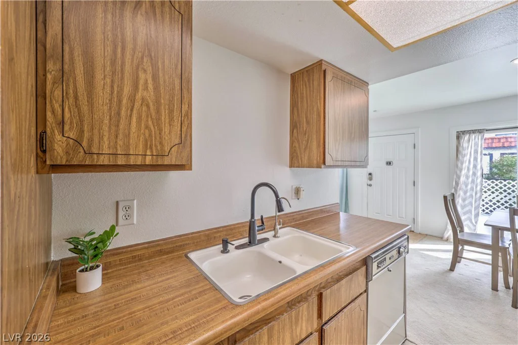 1101 Willow Tree, Las Vegas, NV 89128