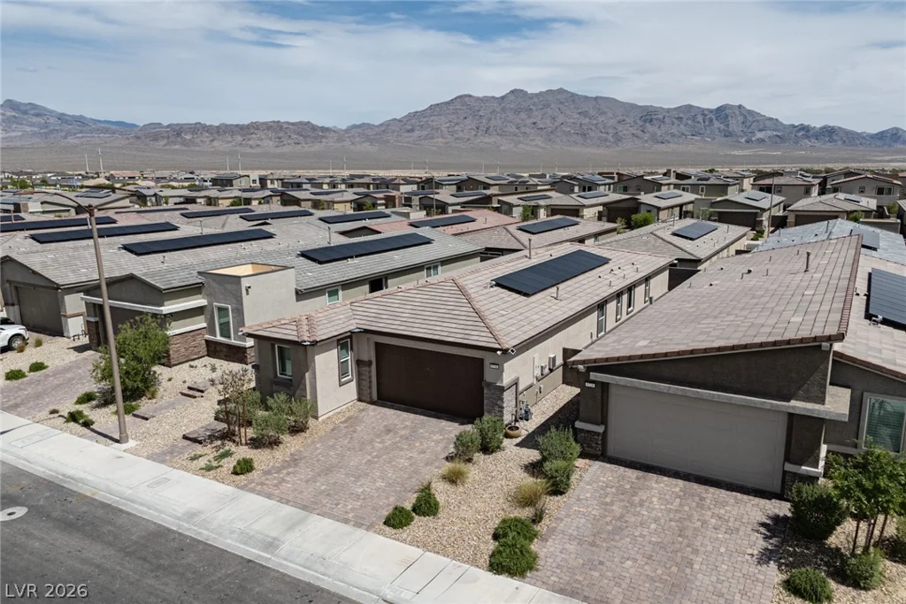 9734 Pacific Pine, Las Vegas, NV 89143
