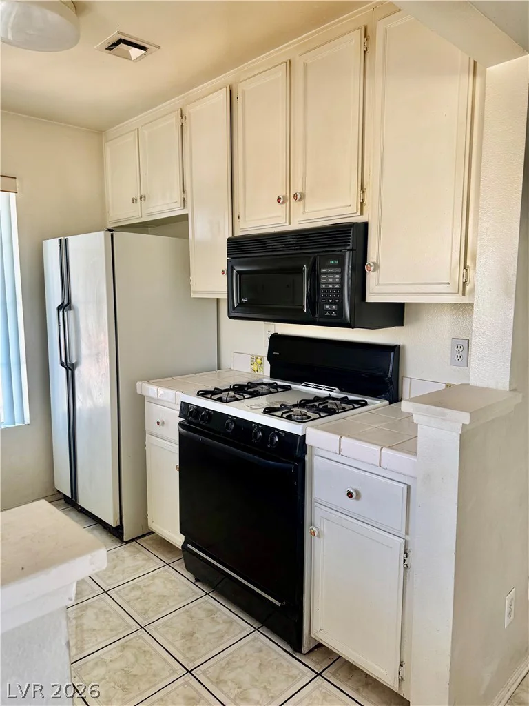 4878 Nara Vista, Las Vegas, NV 89103