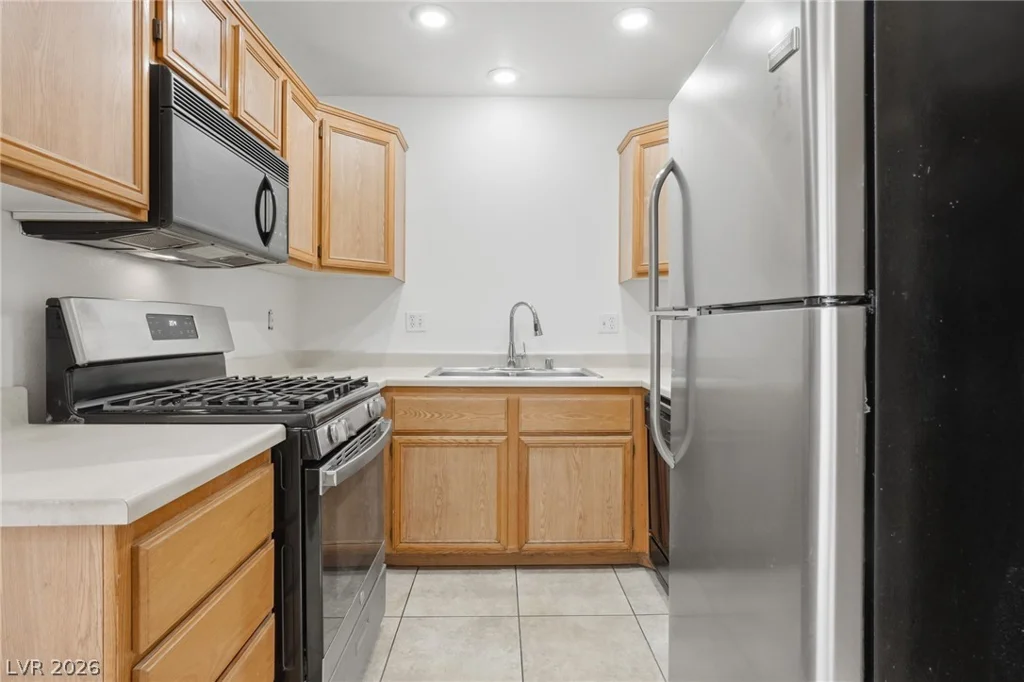 2033 Cary Grant, Las Vegas, NV 89142