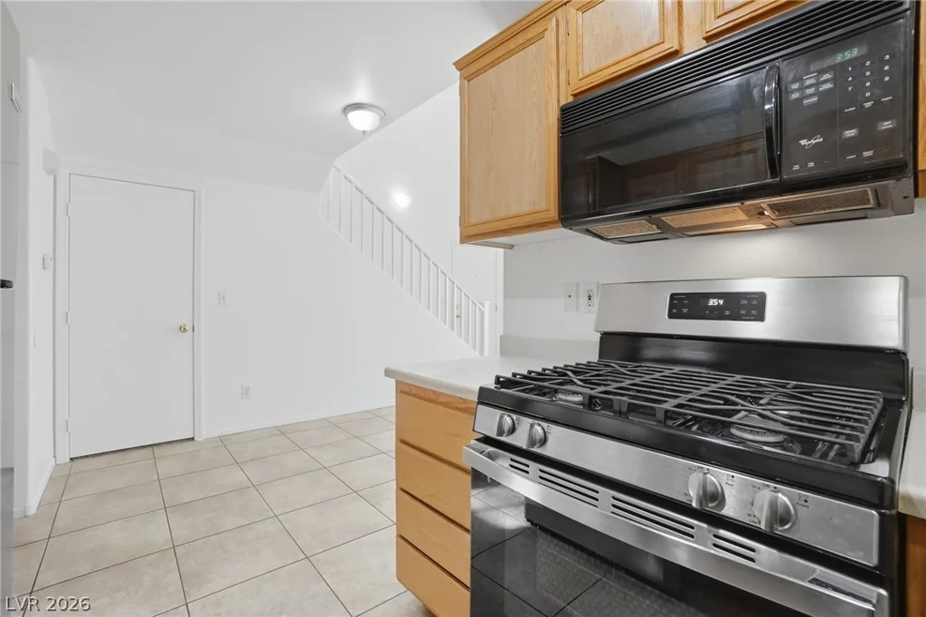 2033 Cary Grant, Las Vegas, NV 89142