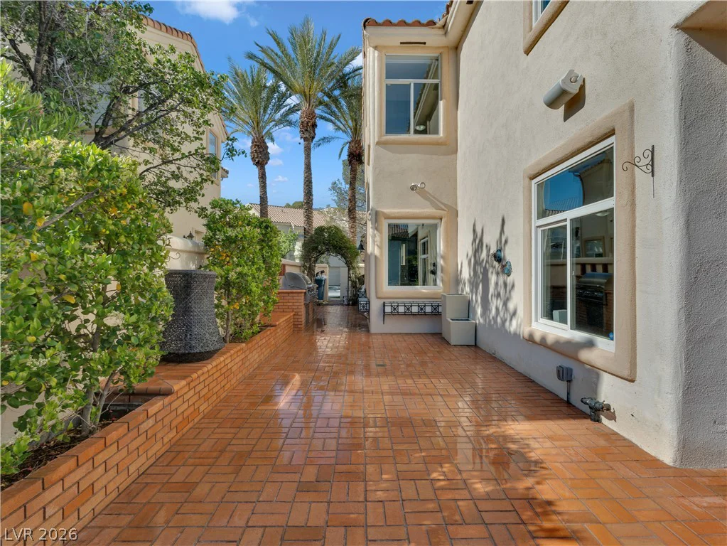 8740 Carlitas Joy, Las Vegas, NV 89117