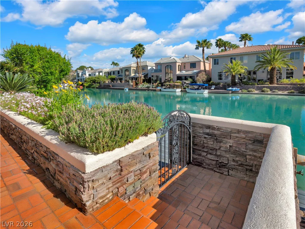 8740 Carlitas Joy, Las Vegas, NV 89117