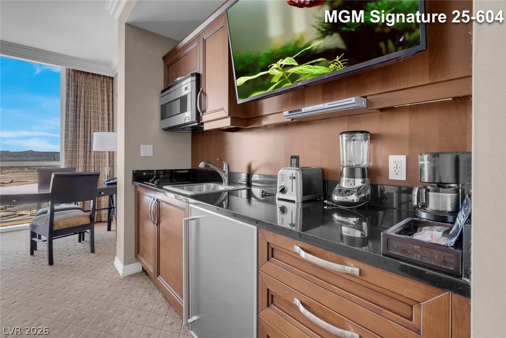 145 Harmon, Las Vegas, NV 89109