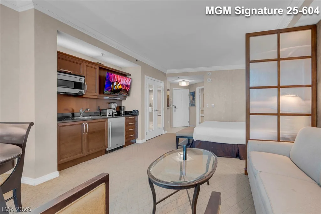 145 Harmon, Las Vegas, NV 89109