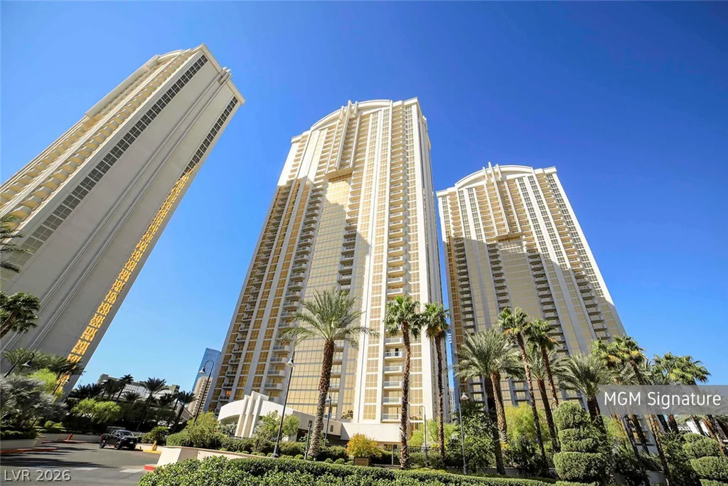 145 Harmon, Las Vegas, NV 89109