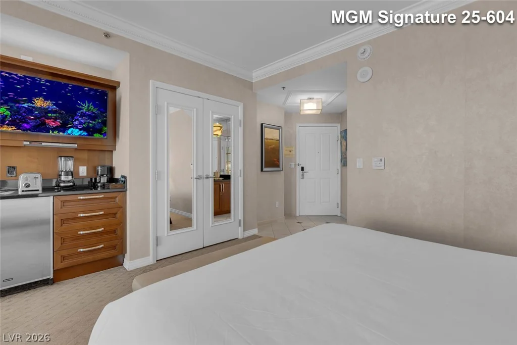 145 Harmon, Las Vegas, NV 89109