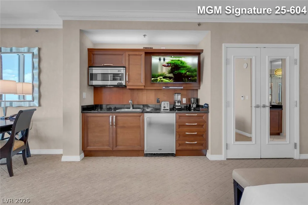 145 Harmon, Las Vegas, NV 89109
