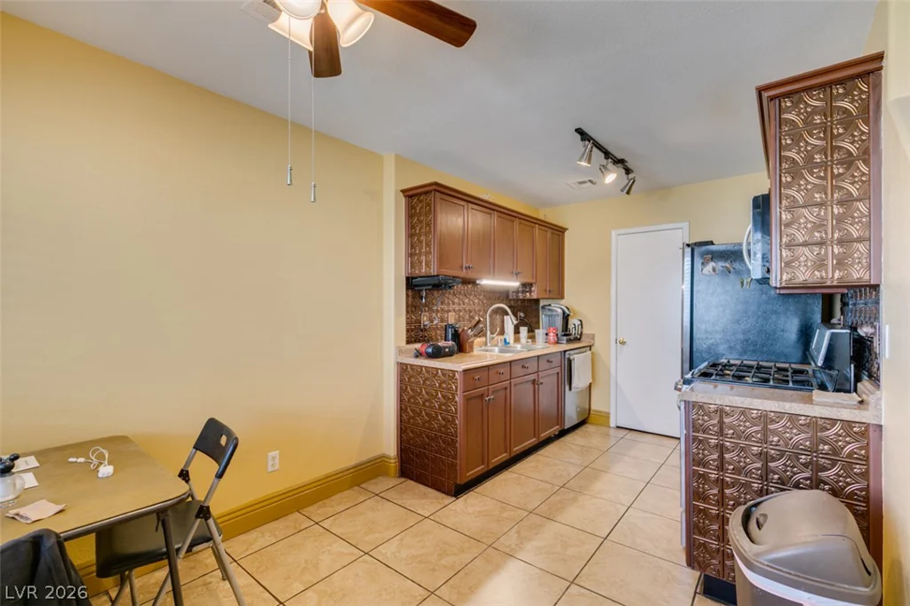 5330 Charleston, Las Vegas, NV 89142