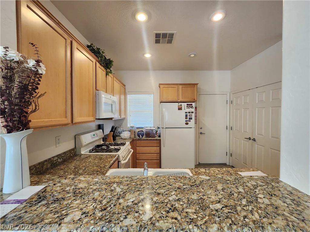 2376 Mourning Warbler, North Las Vegas, NV 89084
