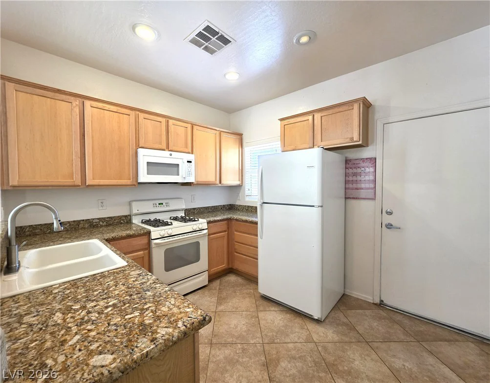 2376 Mourning Warbler, North Las Vegas, NV 89084