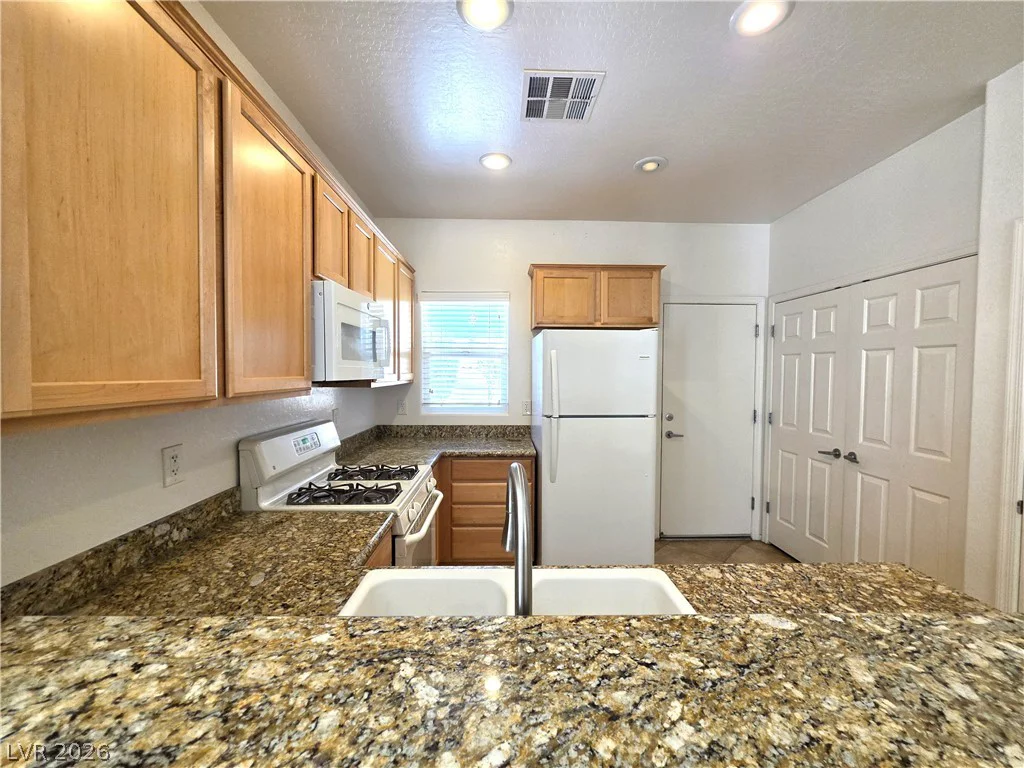 2376 Mourning Warbler, North Las Vegas, NV 89084