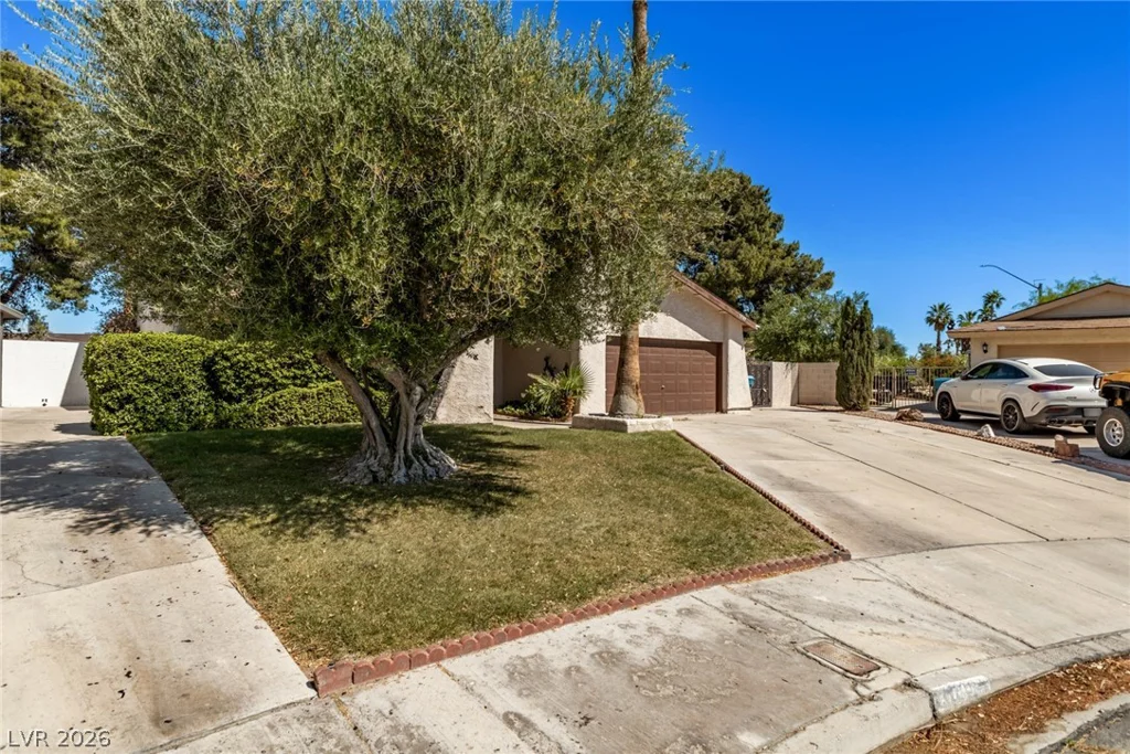 3709 Pamplona, Las Vegas, NV 89103